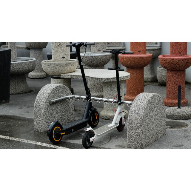 Stojalo za skiroje Linia