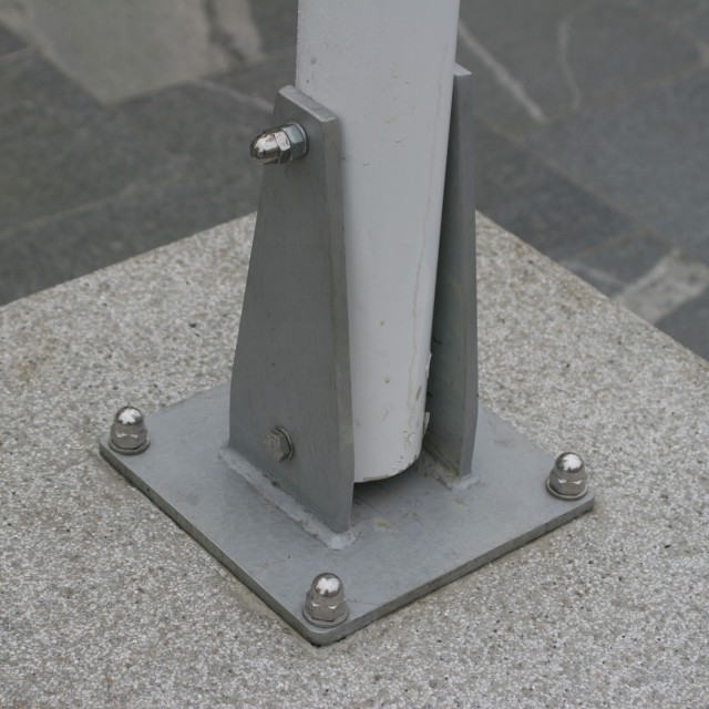 Betonski temelj za drog zastave